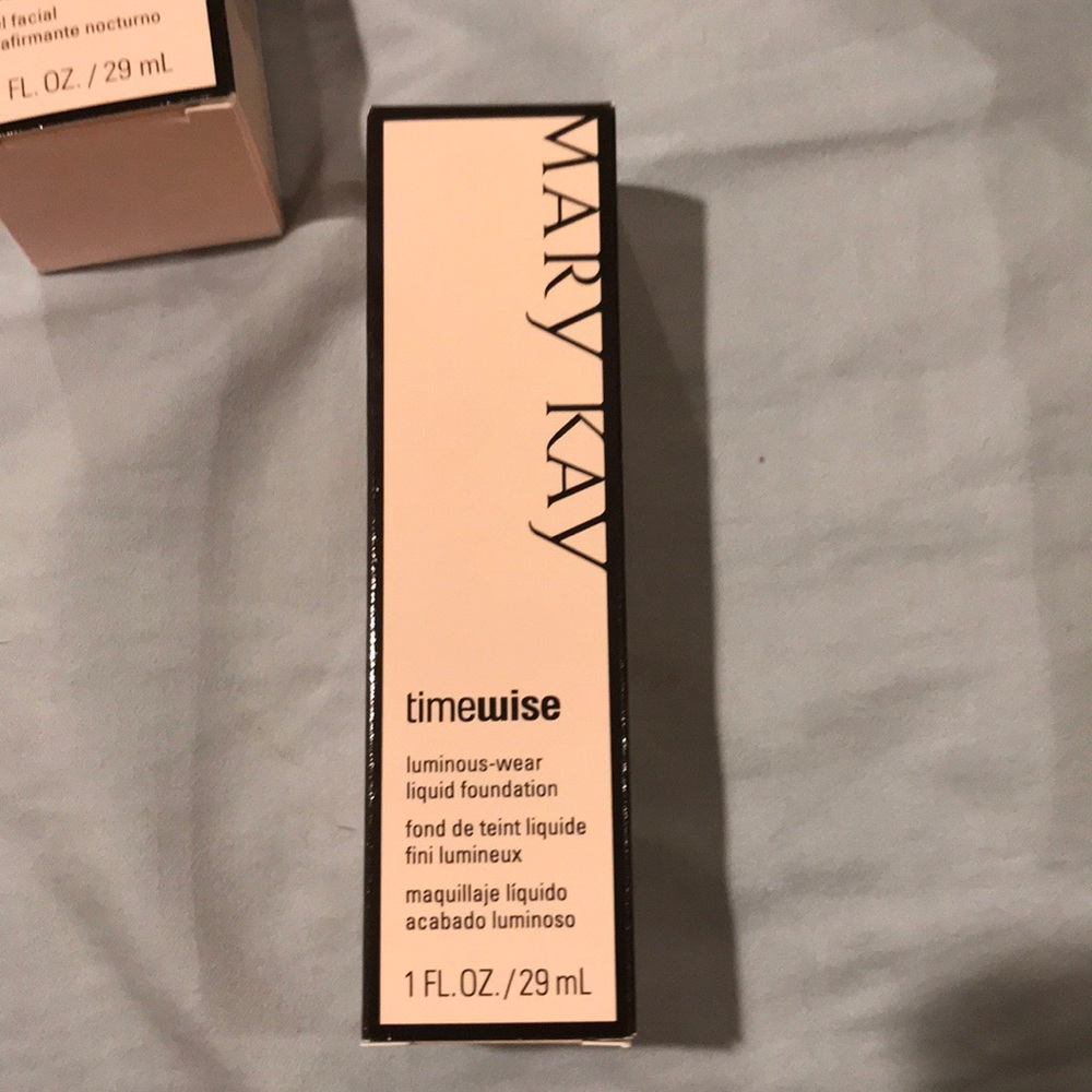 Mary Kay Timewise luminous foundation (normal/dry)